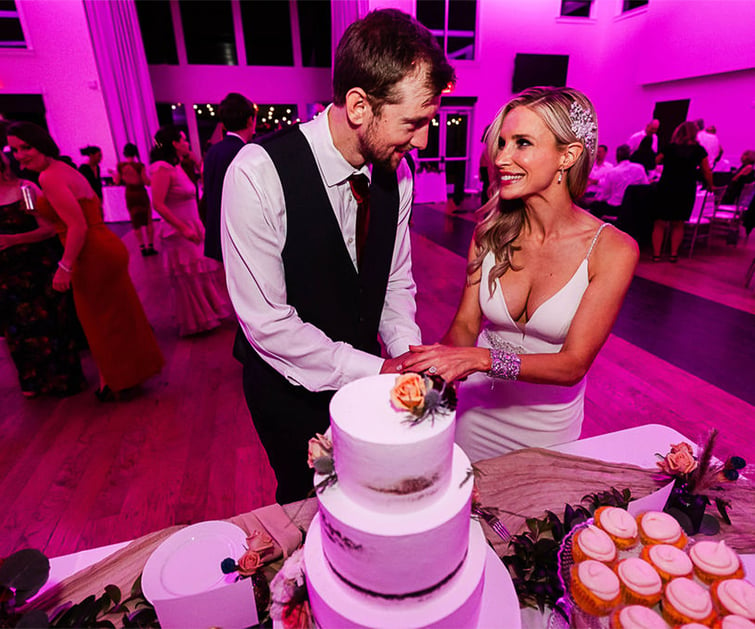 Cake cutting - Ashley Ridge by Wedgewood Weddings