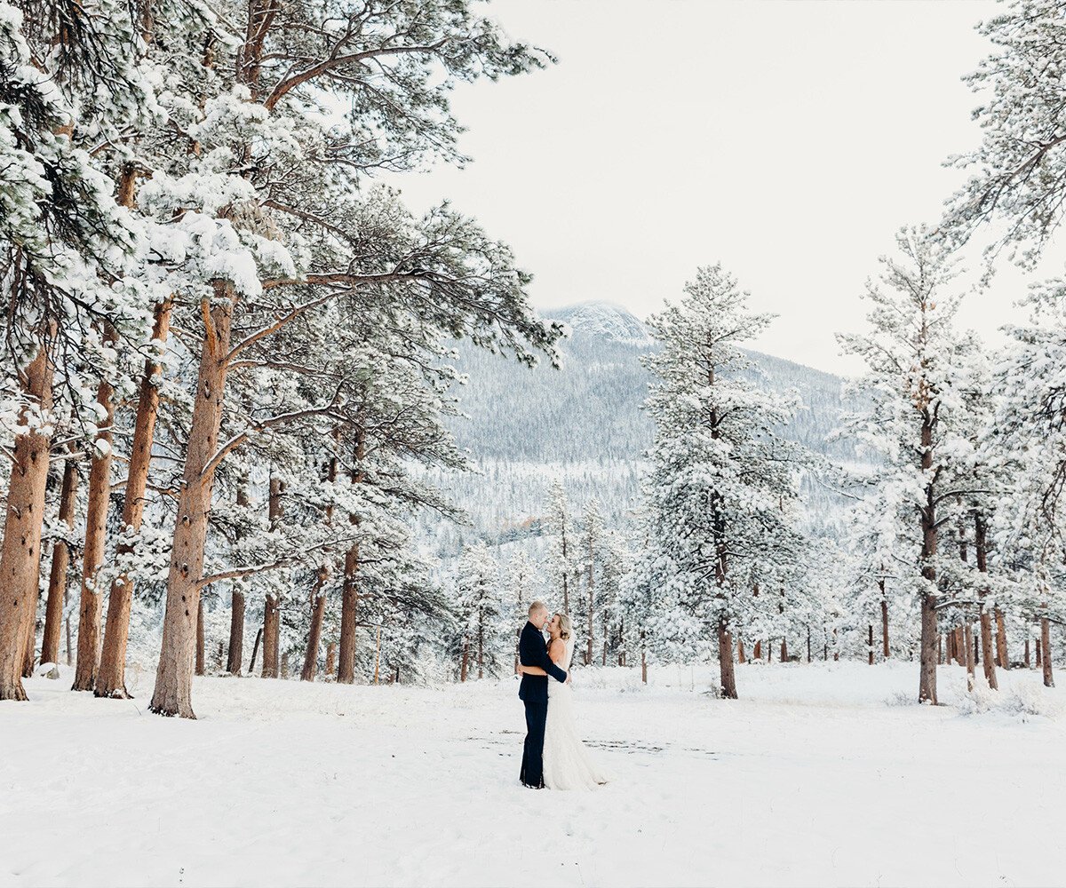 Couple hugging in snow with beautiful views - Della Terra by Wedgewood Weddings