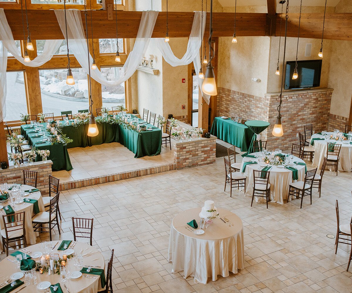 Emerald green and champagne setup - Della Terra by Wedgewood Weddings