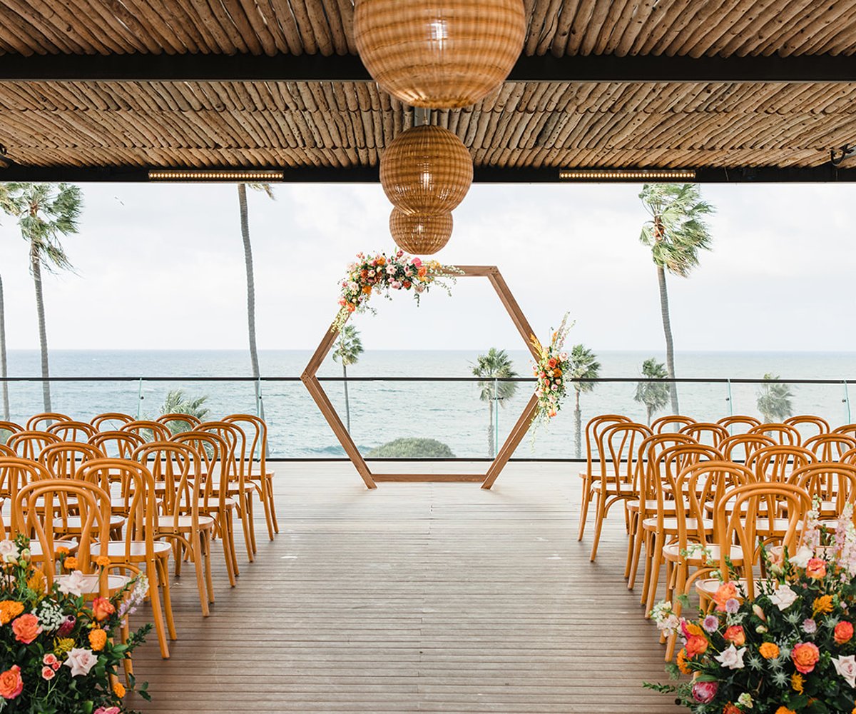 Ceremony-site-at-La-Jolla-Cove-Rooftop-overlooking-the-ocean