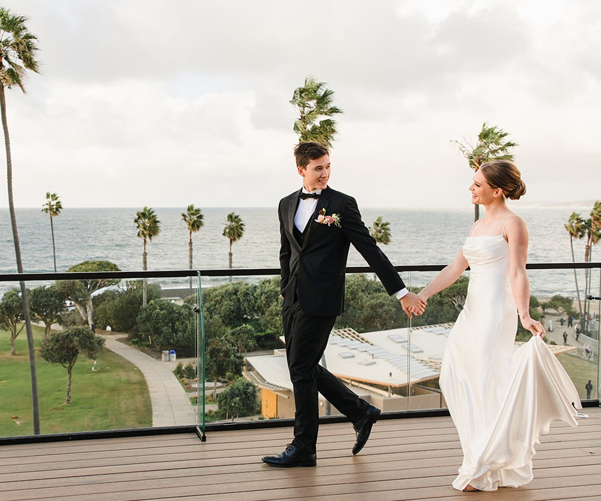 The-Bride-and-Groom-take-a-stroll-with-a-beautiful-view-of-the-ocean-at-La-Jolla-Cove-Rooftop