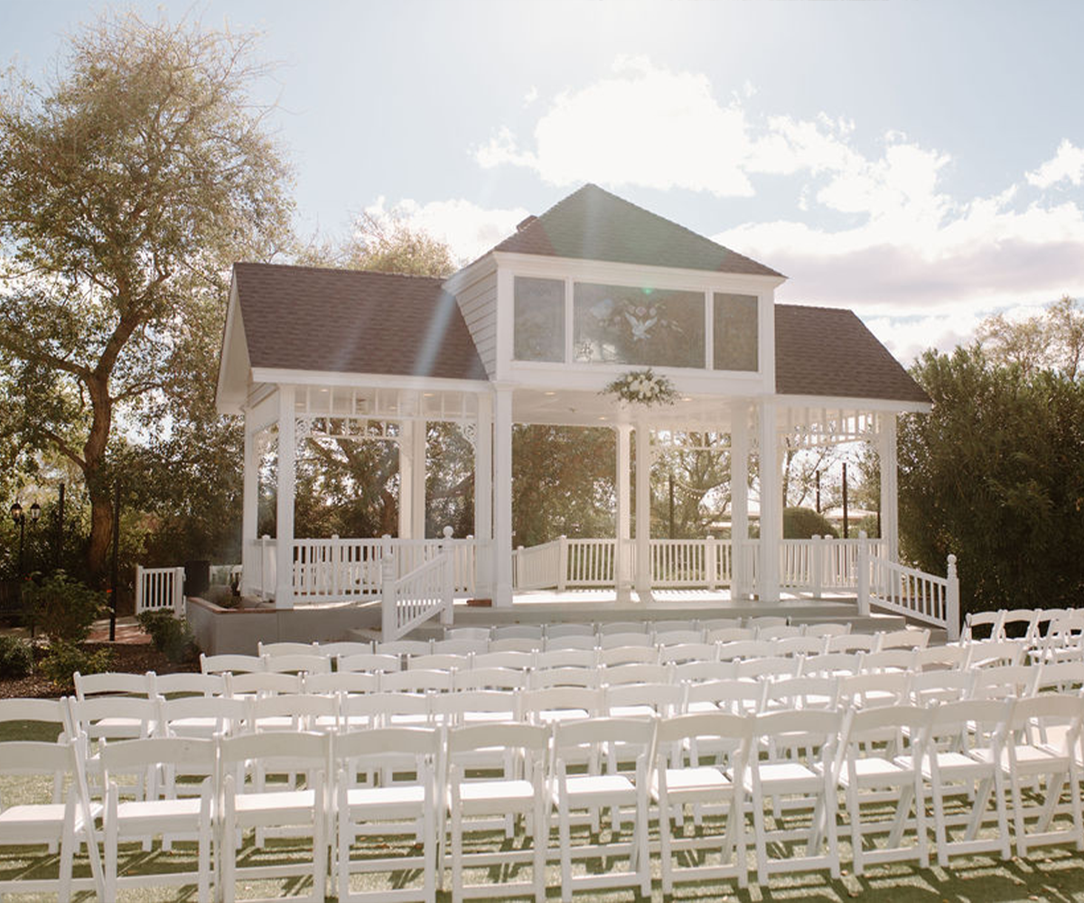 Charming ceremony site at Lindsay Grove by Wedgewood Weddings