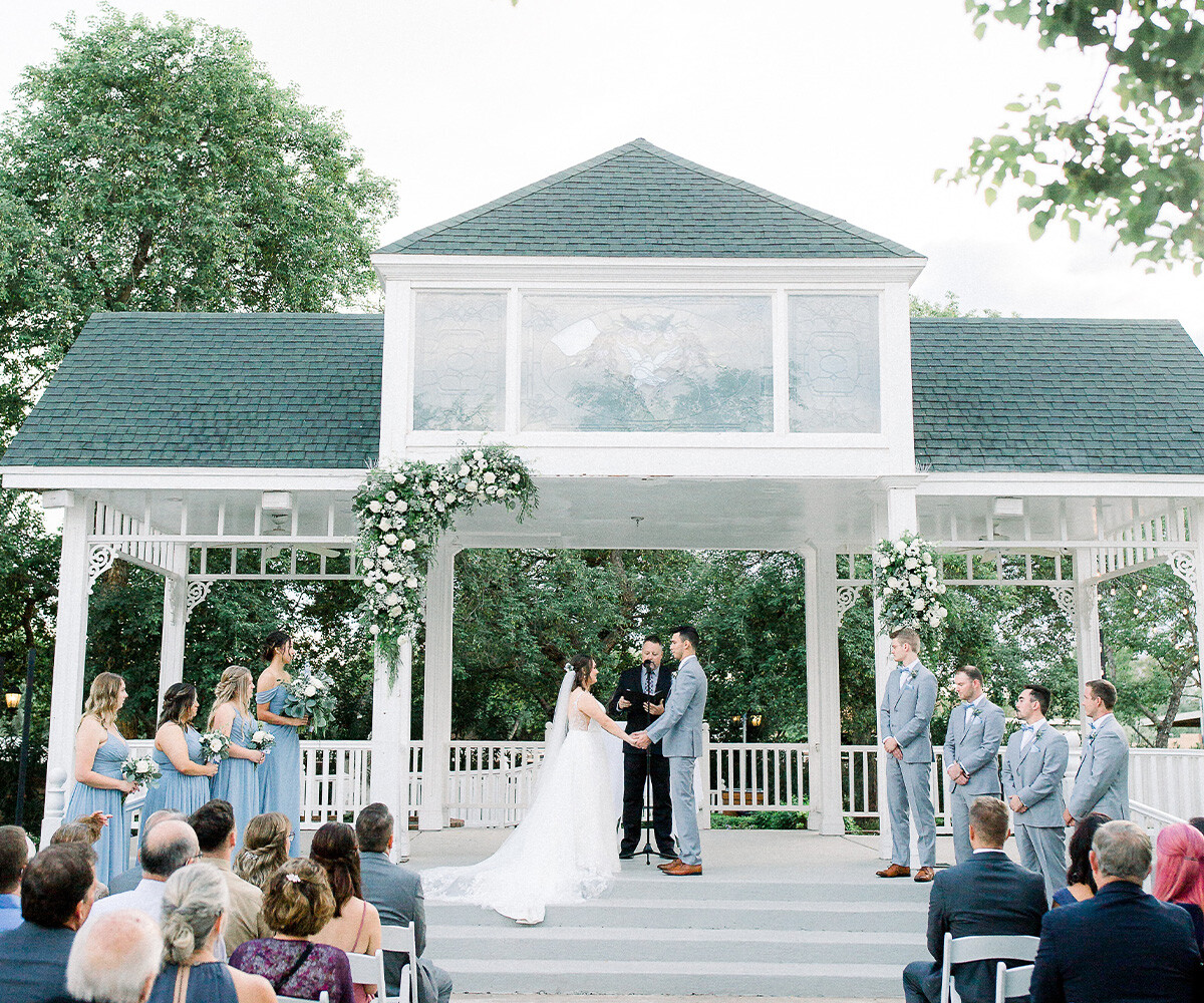 Stunning Ceremony at Lindsay Grove by Wedgewood Weddings