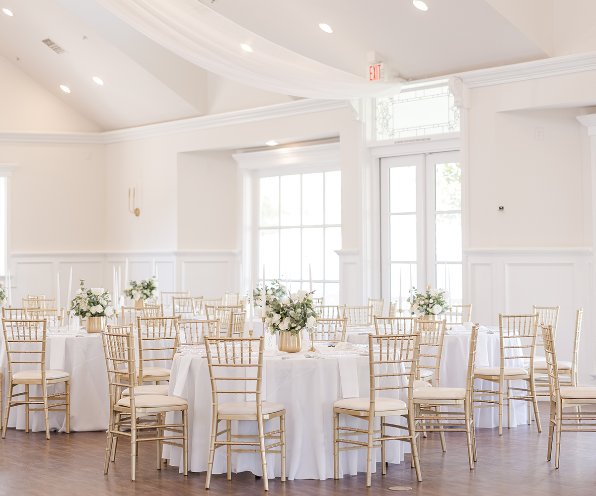 White and gold elegant tablescape - Lindsay Grove by Wedgewood Weddings