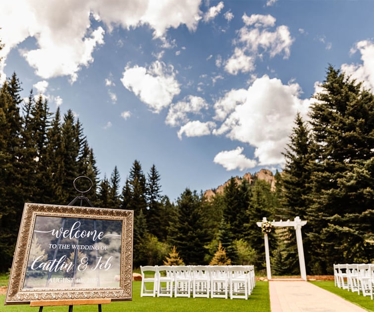 Willows ceremony site with welcome sign