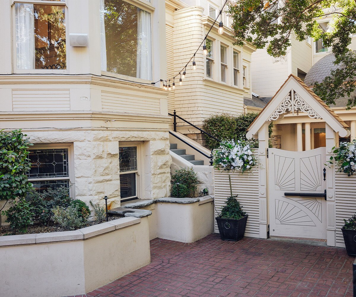 Charming exterior of Sterling Hotel by Wedgewood Weddings