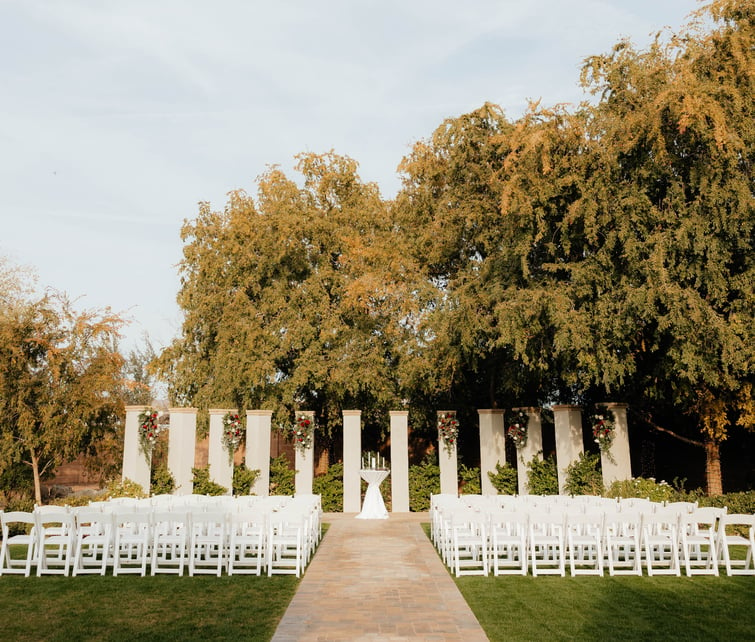 Columns ceremony site at Stonebridge Manor