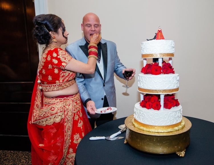 Cutting the wedding cake at Eagle Ridge