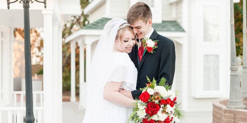 Stunning Winter White Holiday Wedding at Lindsay Grove