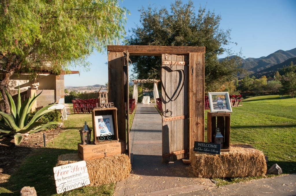 Wedgewood Weddings country ceremony décor